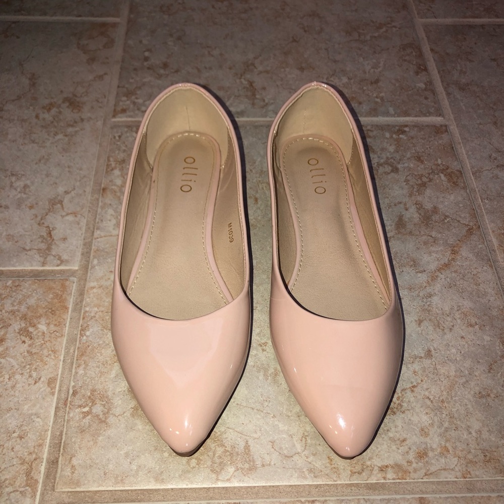 NWOT Ollio Patent Leather Nude Flats size 7.5